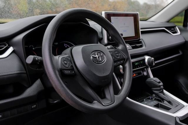 Used 2025 Toyota RAV4 XLE image 20