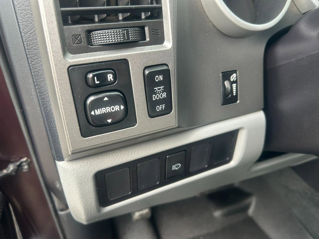 Used 2016 Toyota Sequoia SR5 w/ Premium Package image 10