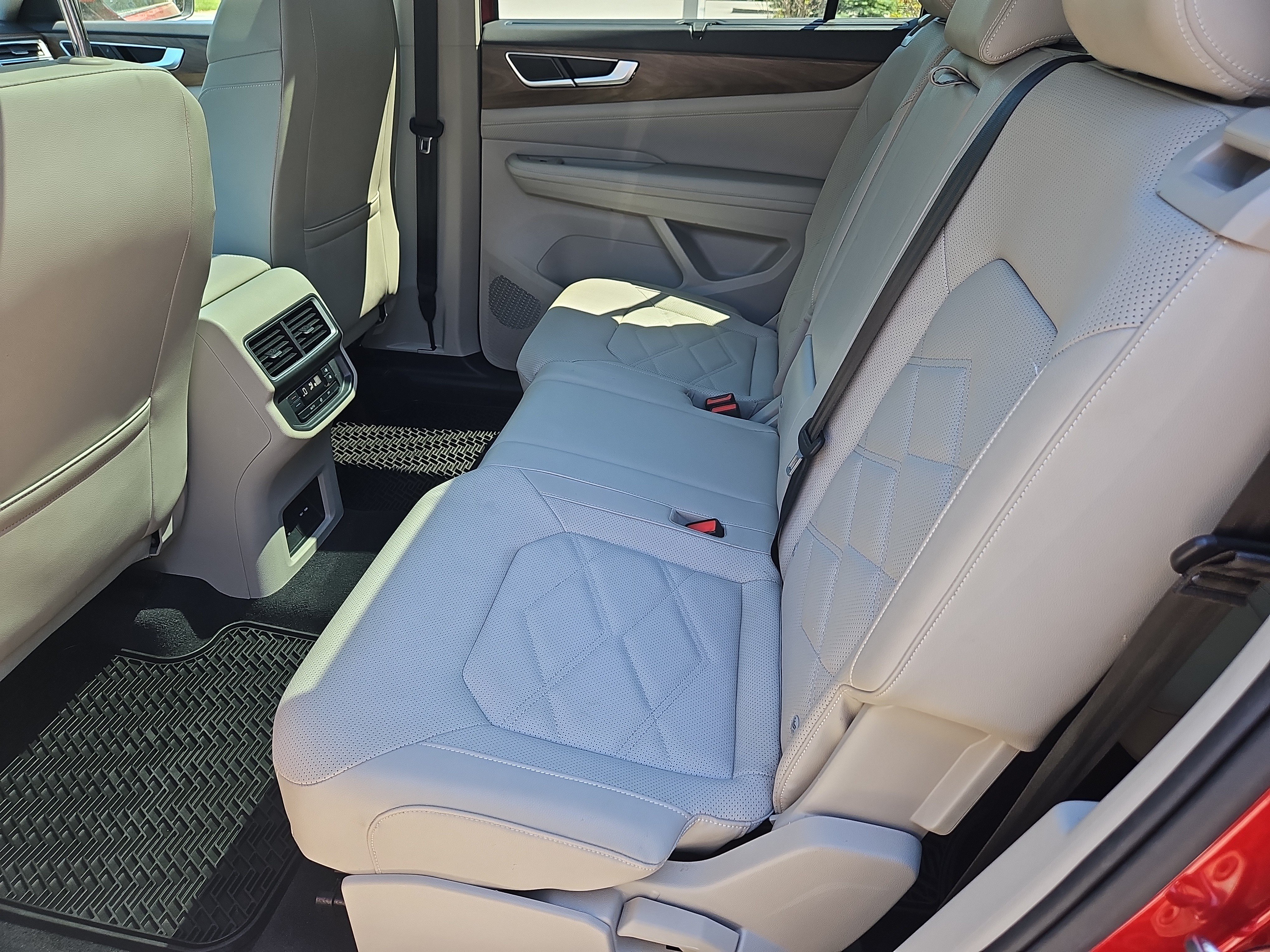 Certified 2024 Volkswagen Atlas SE w/ Panoramic Sunroof Package AWD/4WD image 34