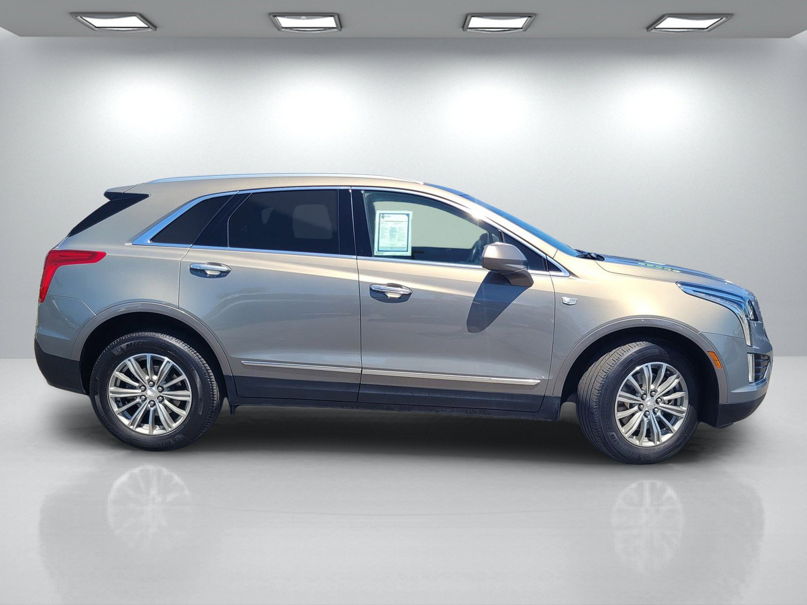 Used 2019 Cadillac XT5 Luxury FWD image 3