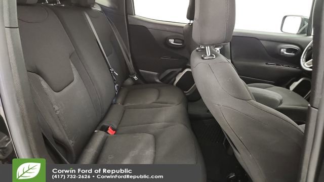 Used 2017 Jeep Renegade Latitude w/ Cold Weather Group image 22