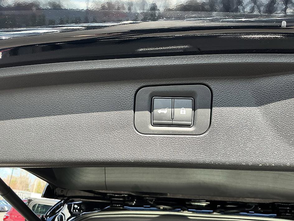 Certified 2025 Nissan Armada SL w/ Captain's Chari Seat Package image 27