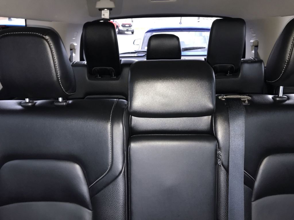 Used 2023 Nissan Pathfinder SL w/ Black Appearance Package image 22