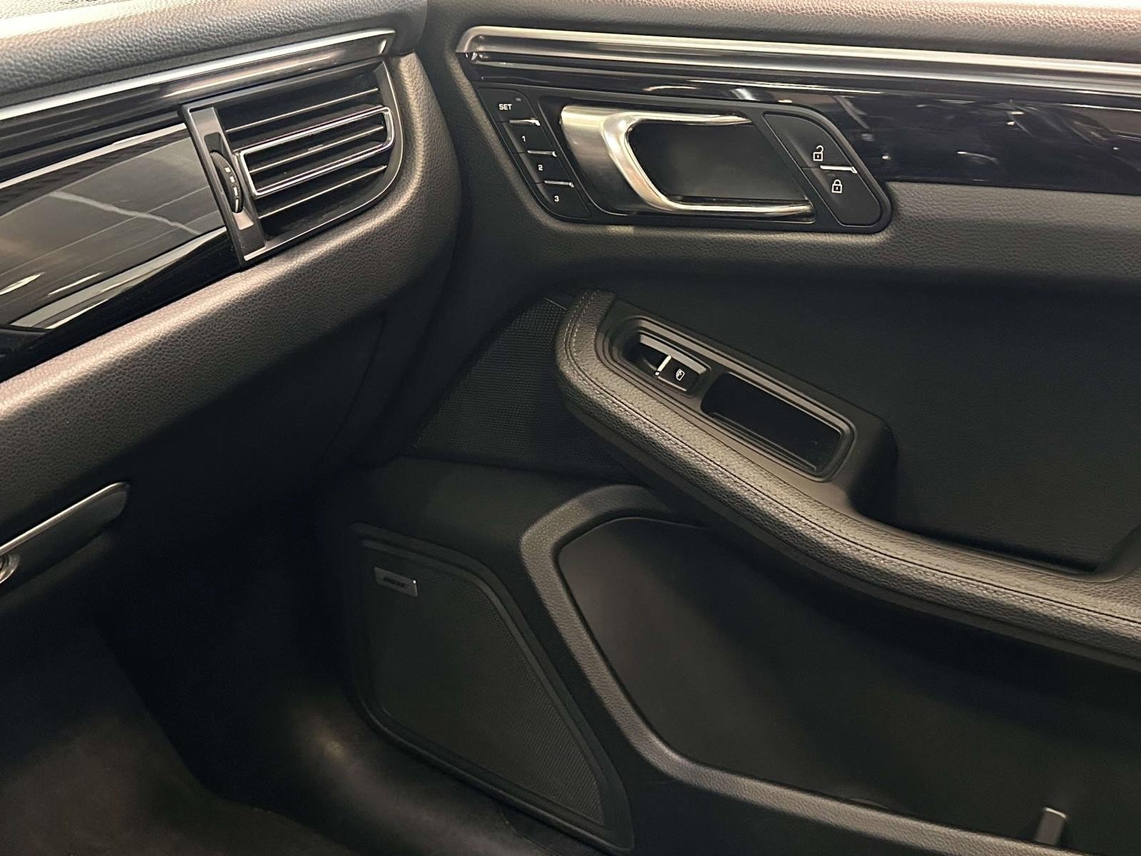 Used 2020 Porsche Macan image 25