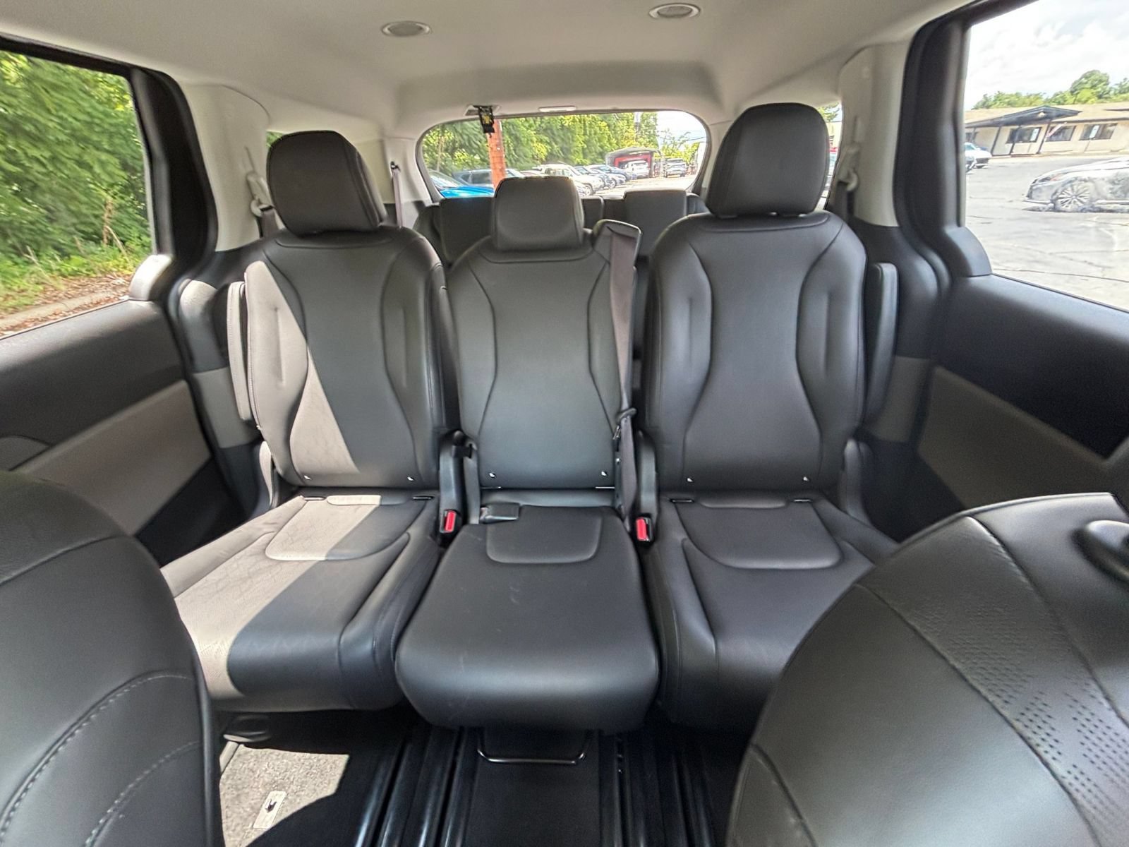 Used 2026 Kia Carnival FWD image 35