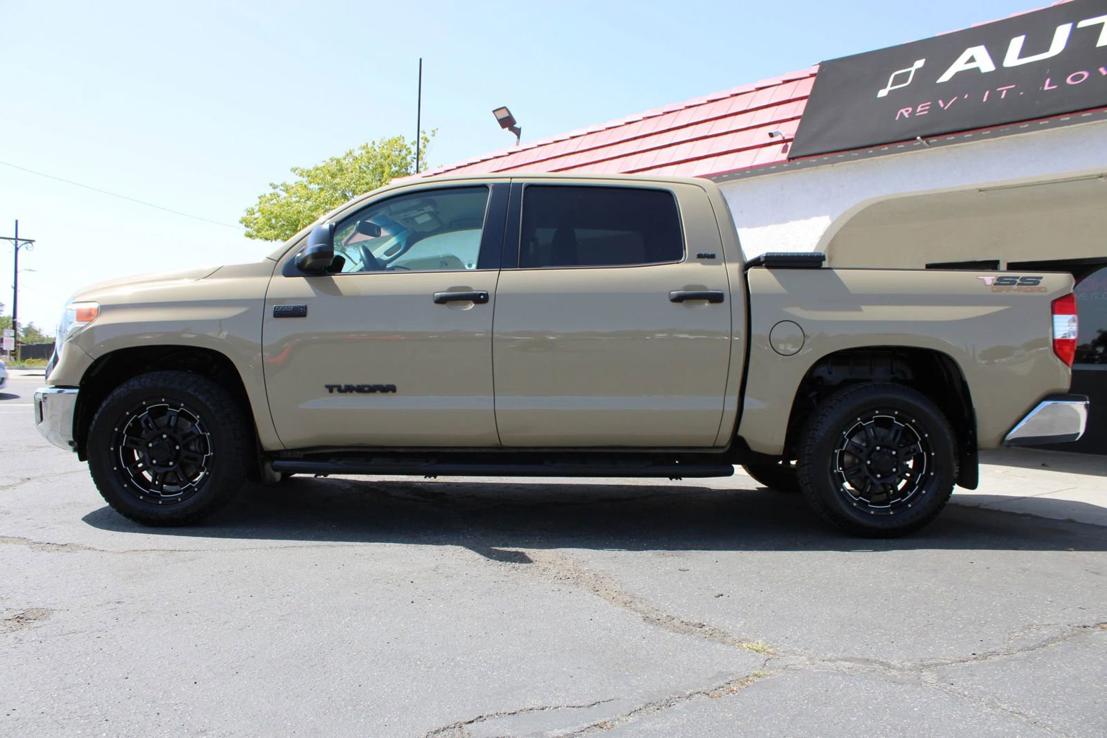 Used 2017 Toyota Tundra SR5 w/ SR5 Upgrade Package image 8