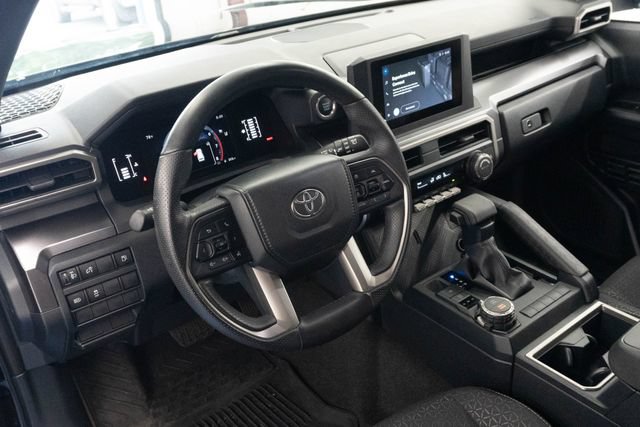 Used 2025 Toyota 4Runner SR5 AWD/4WD image 4
