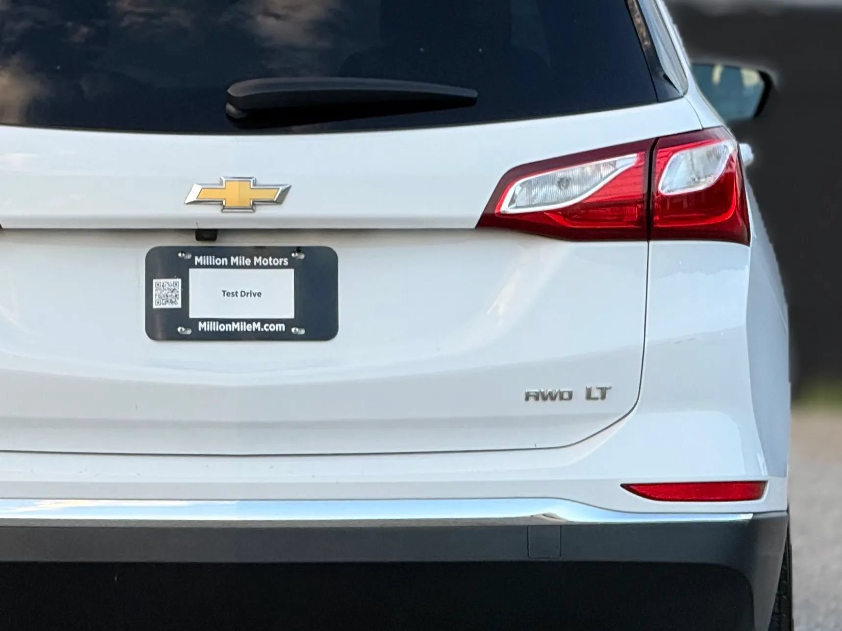 Used 2018 Chevrolet Equinox LT w/ LPO, Cargo Package AWD/4WD image 14