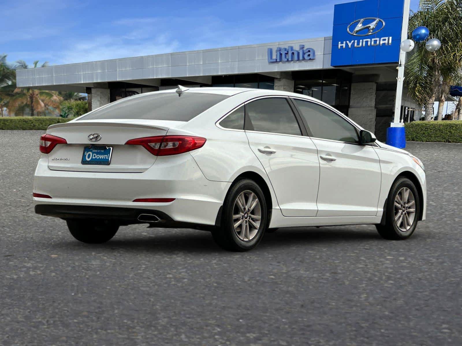 Used 2015 Hyundai Sonata SE w/ Option Group 09 FWD image 3