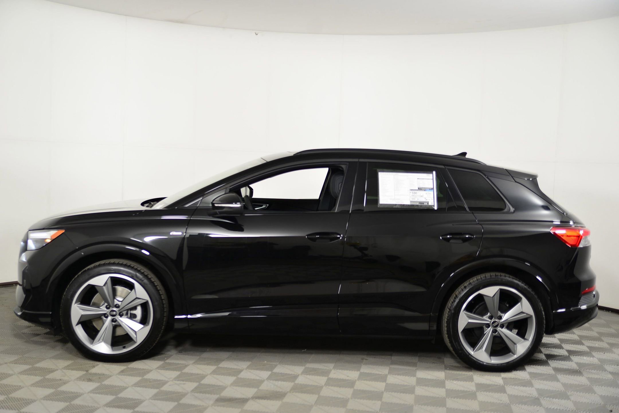New 2025 Audi Q4 e-tron Premium Plus image 2