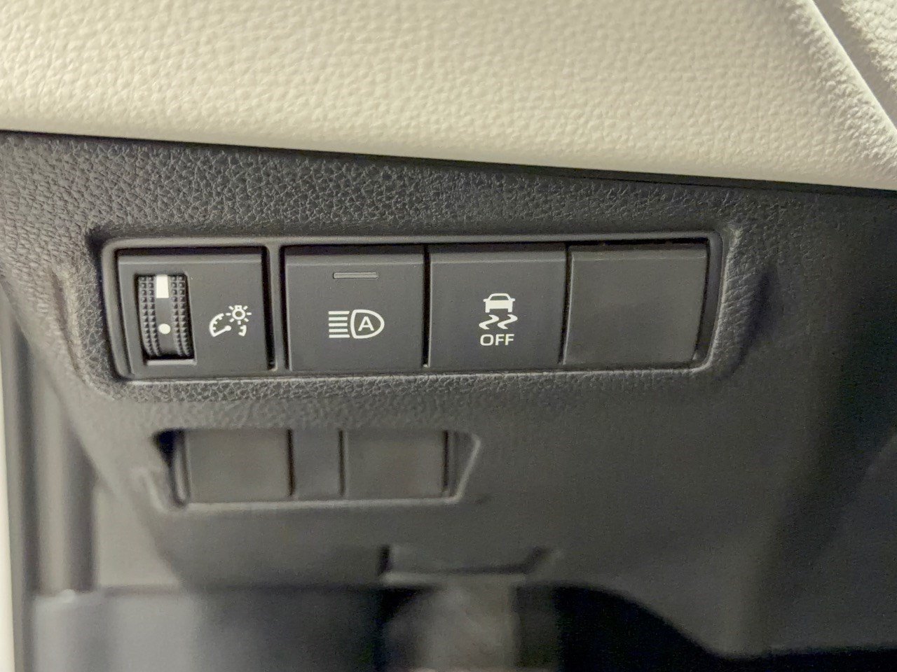New 2026 Toyota Corolla Cross LE AWD/4WD image 31