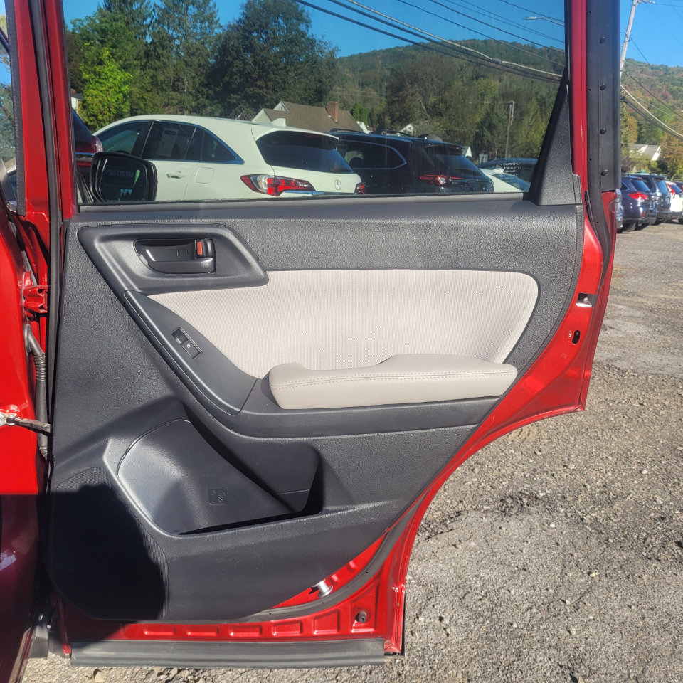 Used 2016 Subaru Forester 2.5i Premium image 29