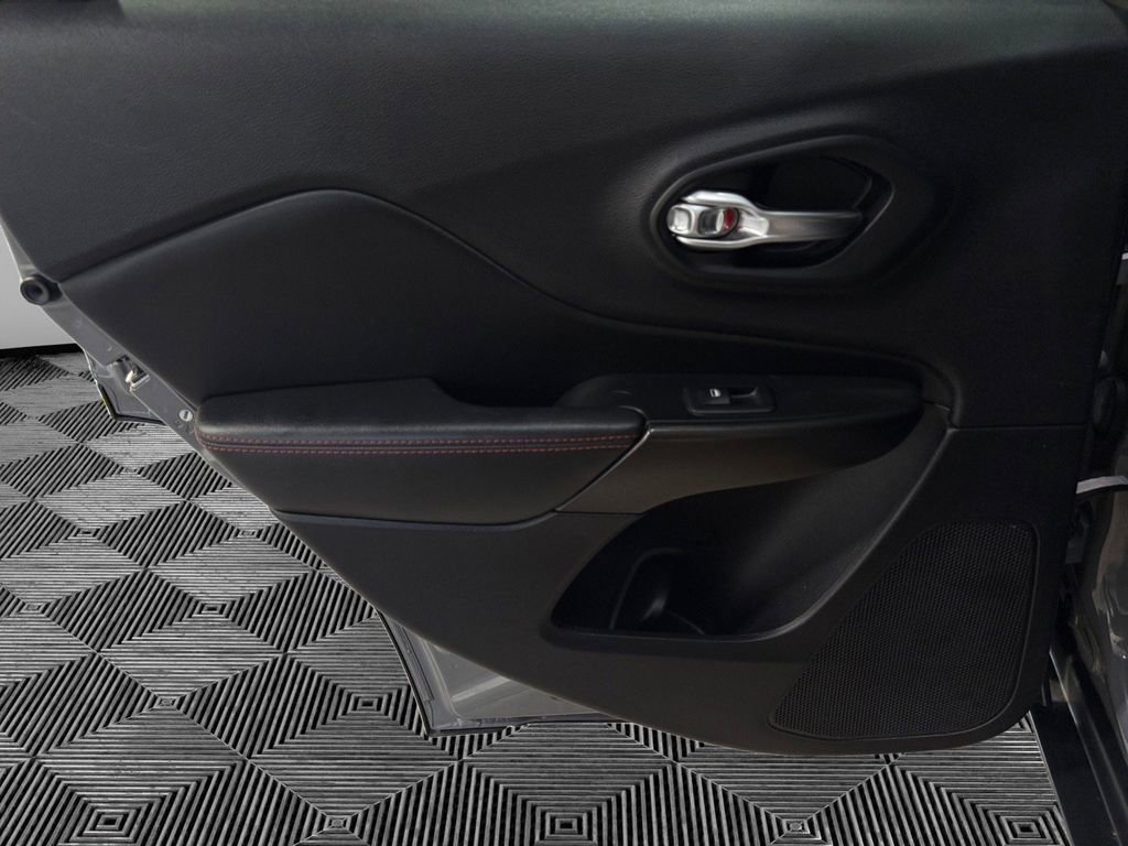 Used 2019 Jeep Cherokee Trailhawk w/ Comfort & Convenience Group image 20