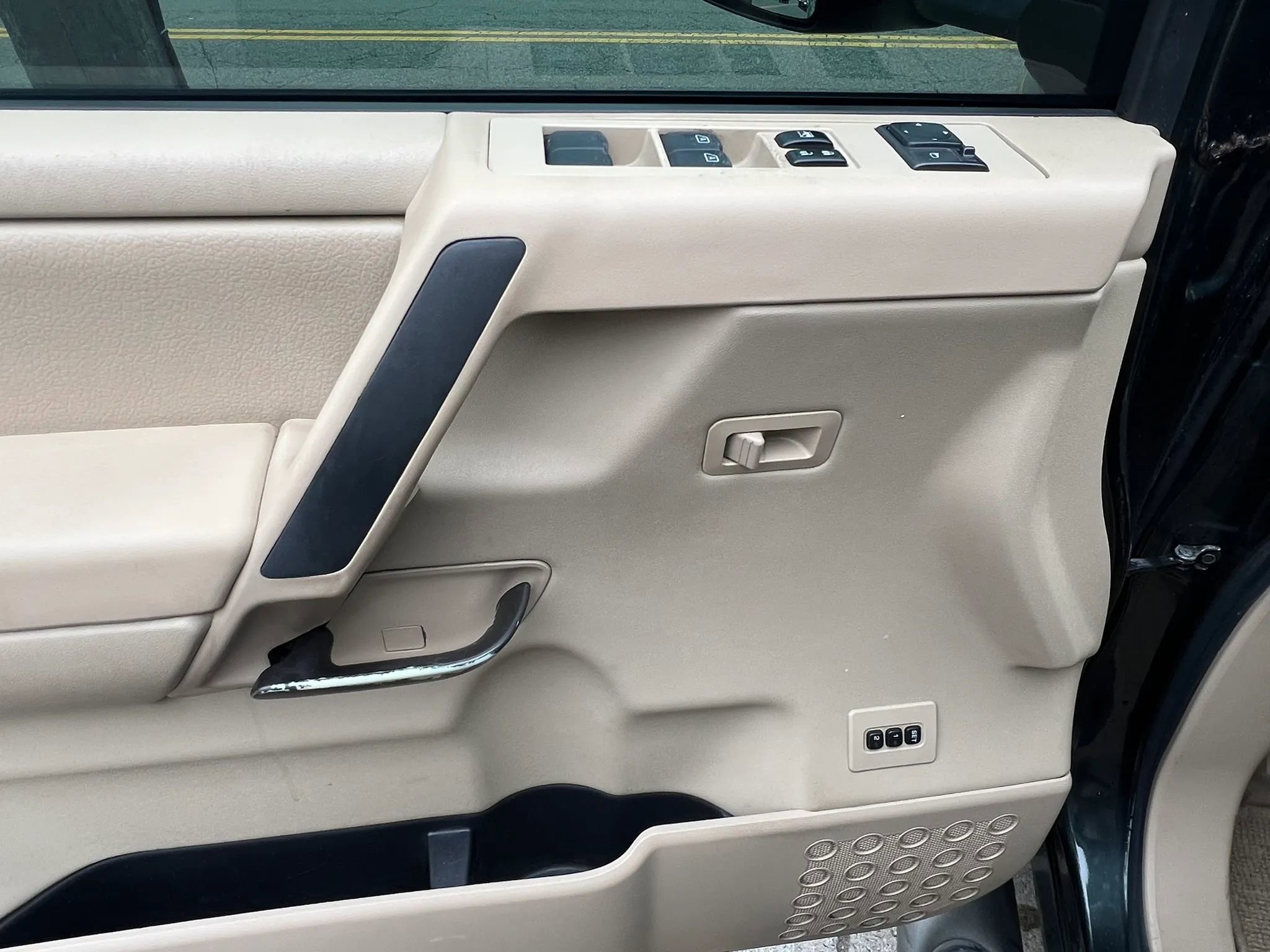 Used 2008 Nissan Titan LE w/ Tow Pkg image 21