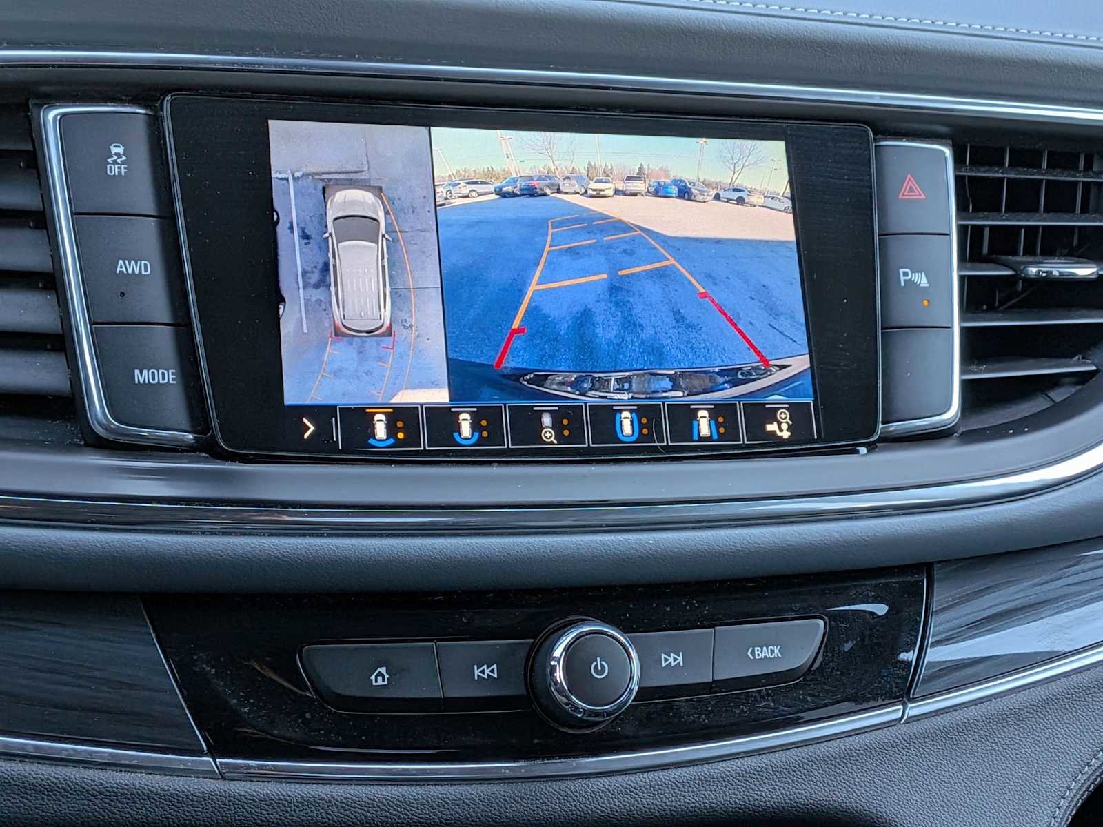 Used 2020 Buick Enclave Essence w/ Sound and Sites Package image 32