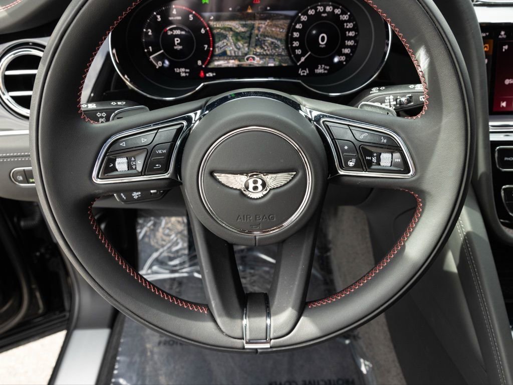Used 2025 Bentley Bentayga V8 image 38