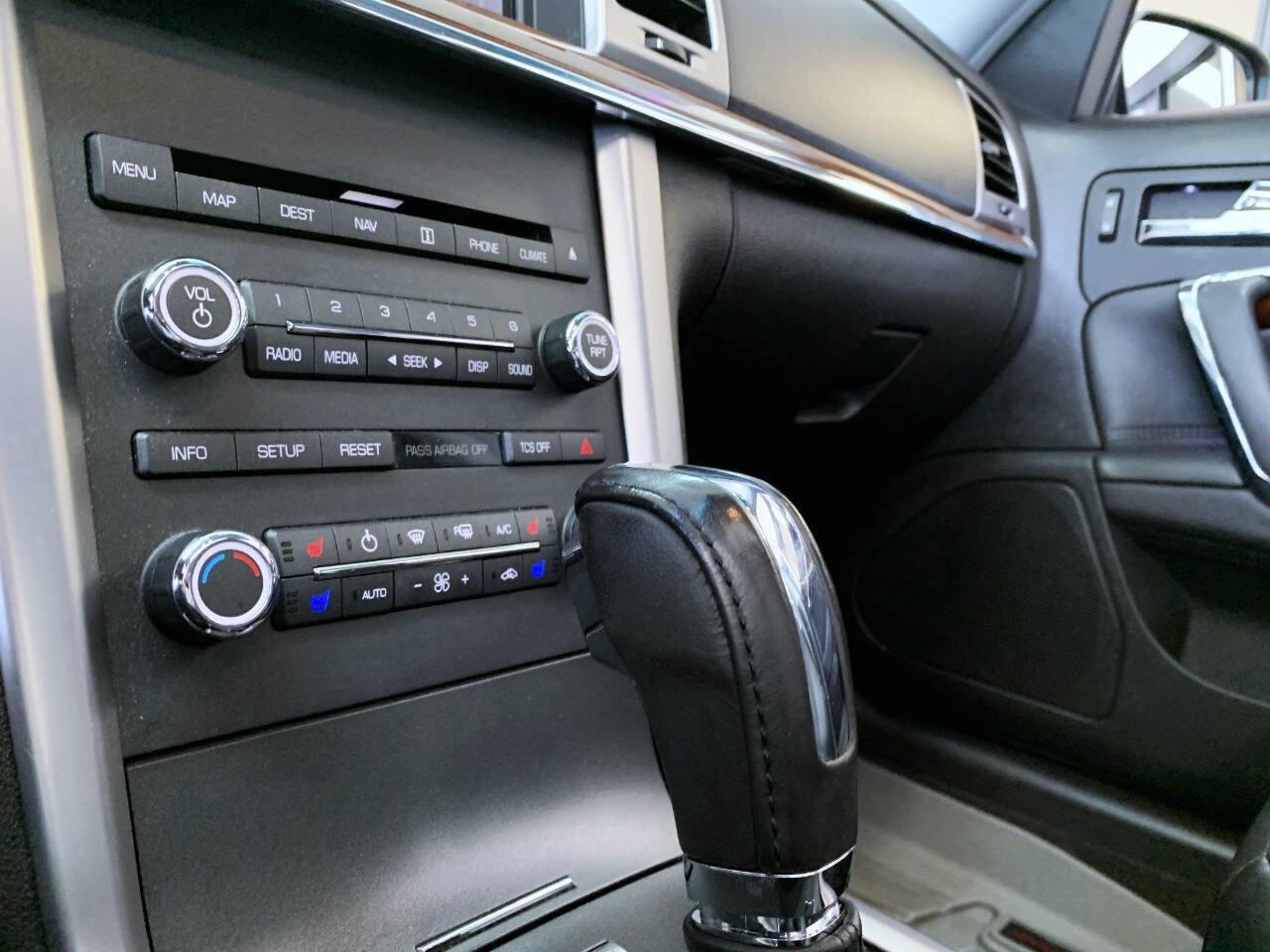 Used 2011 Lincoln MKZ w/ 102A Rapid Spec Order Code FWD image 17