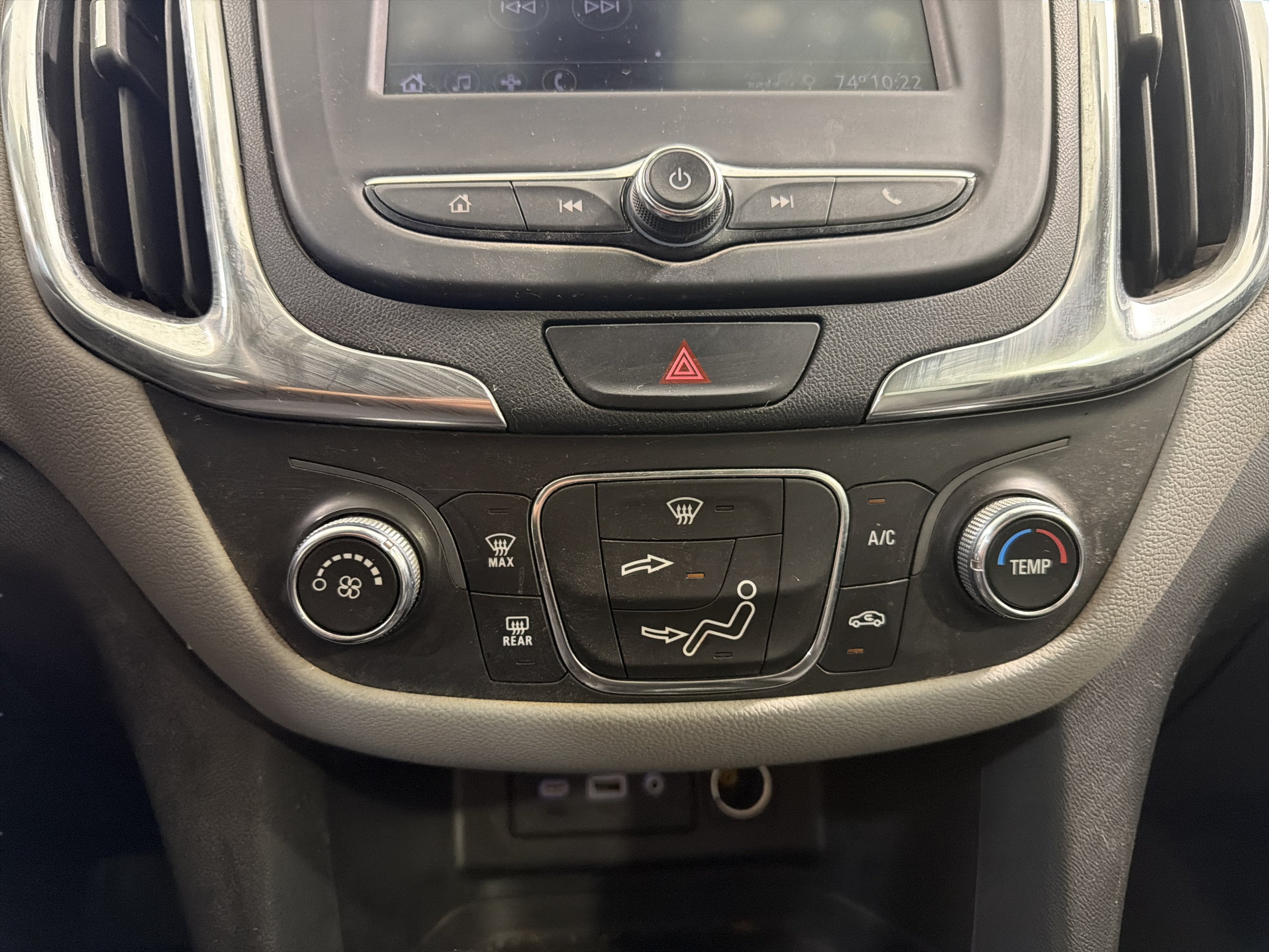 Used 2021 Chevrolet Equinox LS FWD image 18