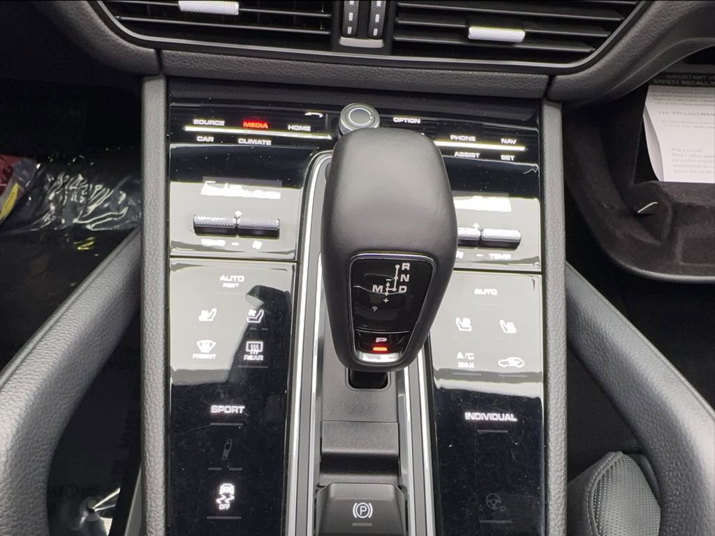 Used 2023 Porsche Cayenne image 32