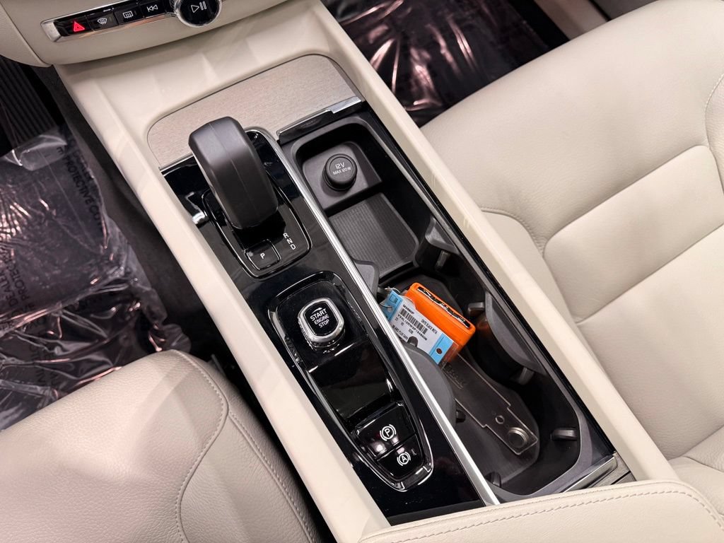 Used 2023 Volvo XC60 B5 Plus w/ Protection Package Premier AWD/4WD image 17