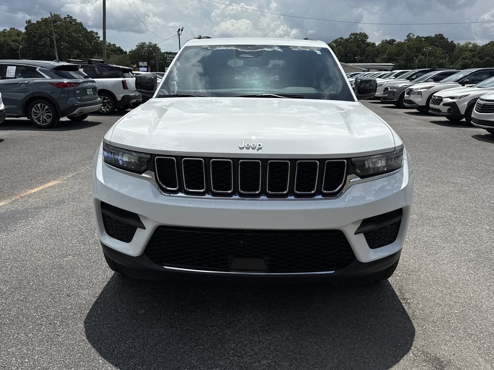 Used 2024 Jeep Grand Cherokee Laredo X w/ Luxury Tech Group I AWD/4WD image 8