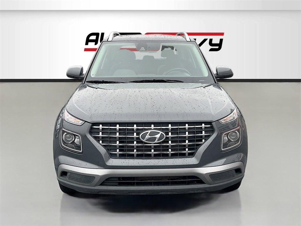Used 2024 Hyundai Venue SEL image 2