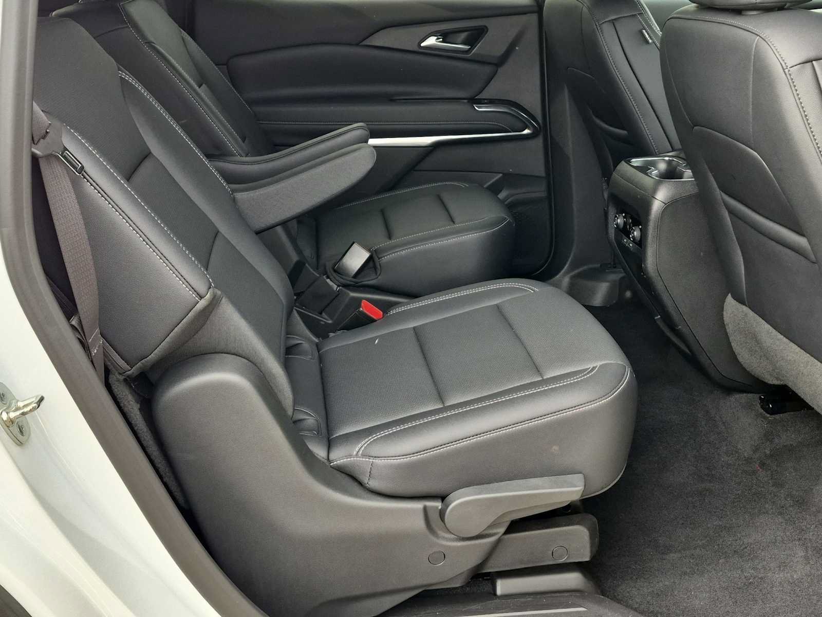 Used 2025 Chevrolet Traverse LT AWD/4WD image 21