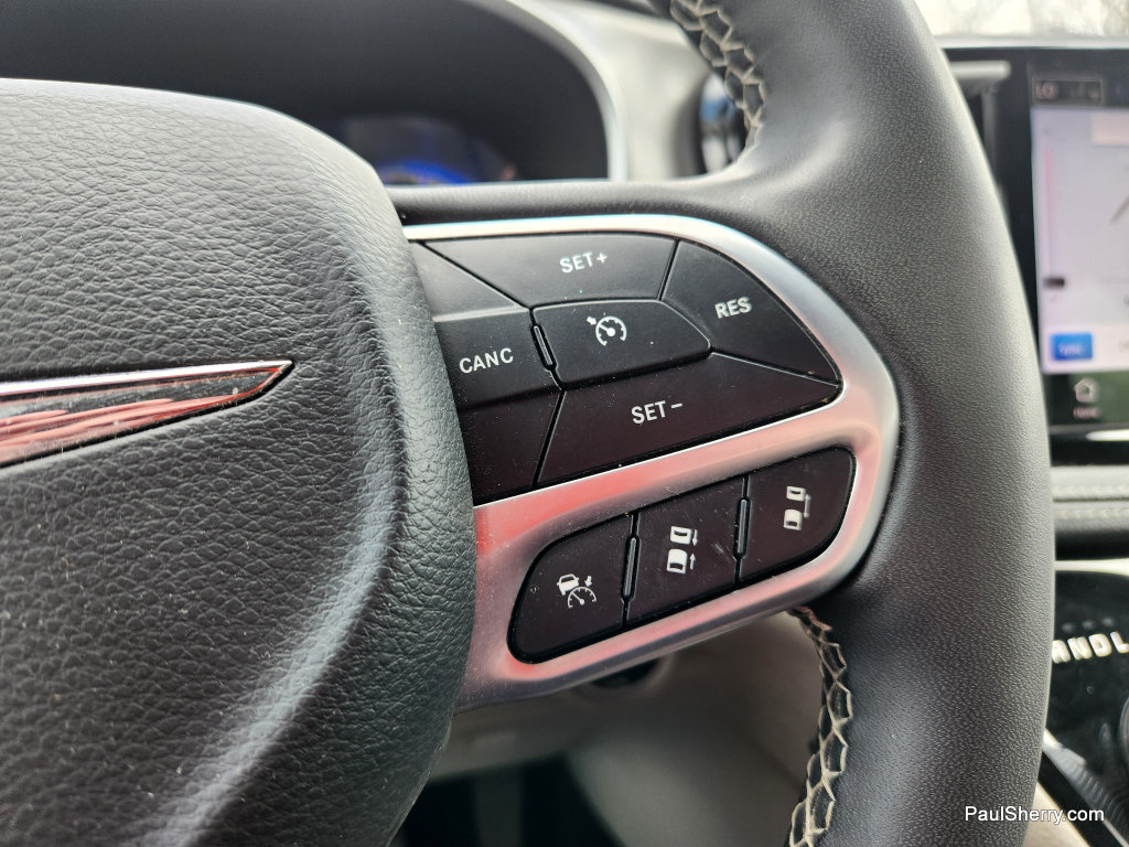 Used 2022 Chrysler Pacifica Touring-L FWD image 47