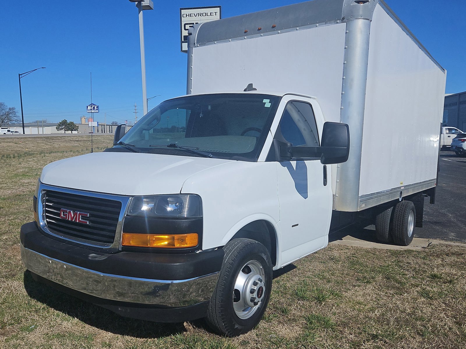 Used 2020 GMC Savana 3500 Extended w/ Power Convenience Package RWD image 2