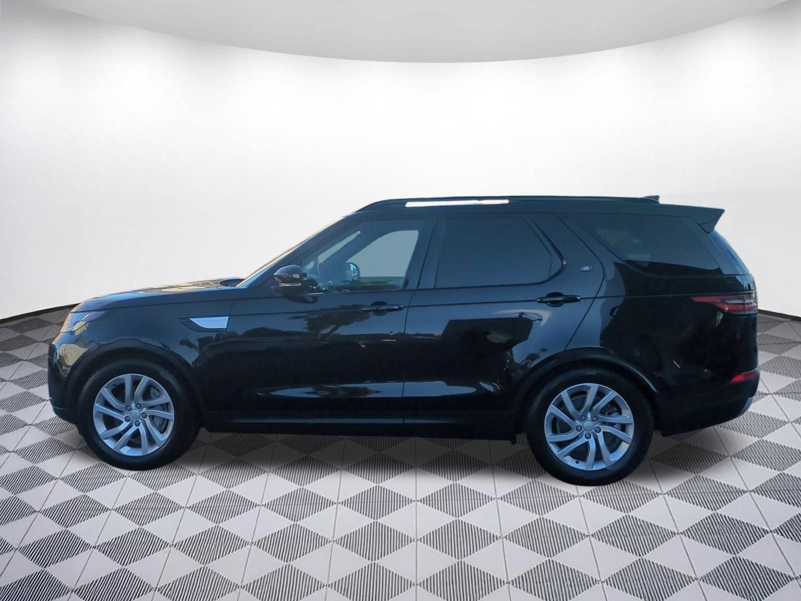 Used 2018 Land Rover Discovery HSE AWD/4WD image 2