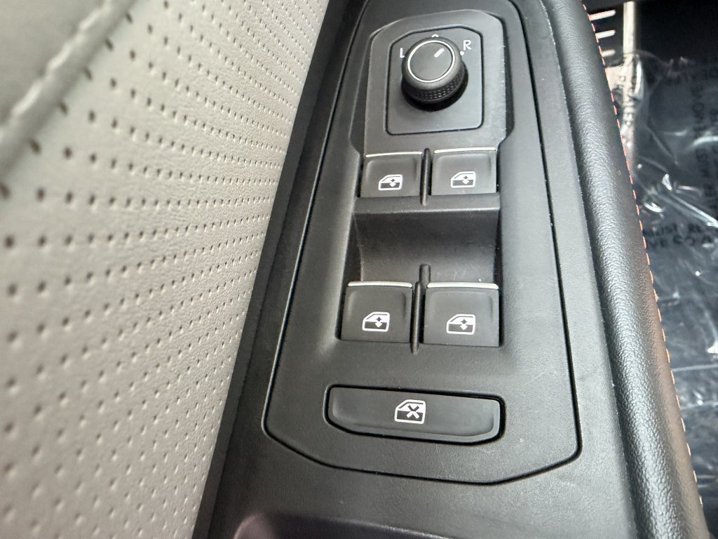 Used 2024 Volkswagen Atlas Peak Edition SEL AWD/4WD image 28
