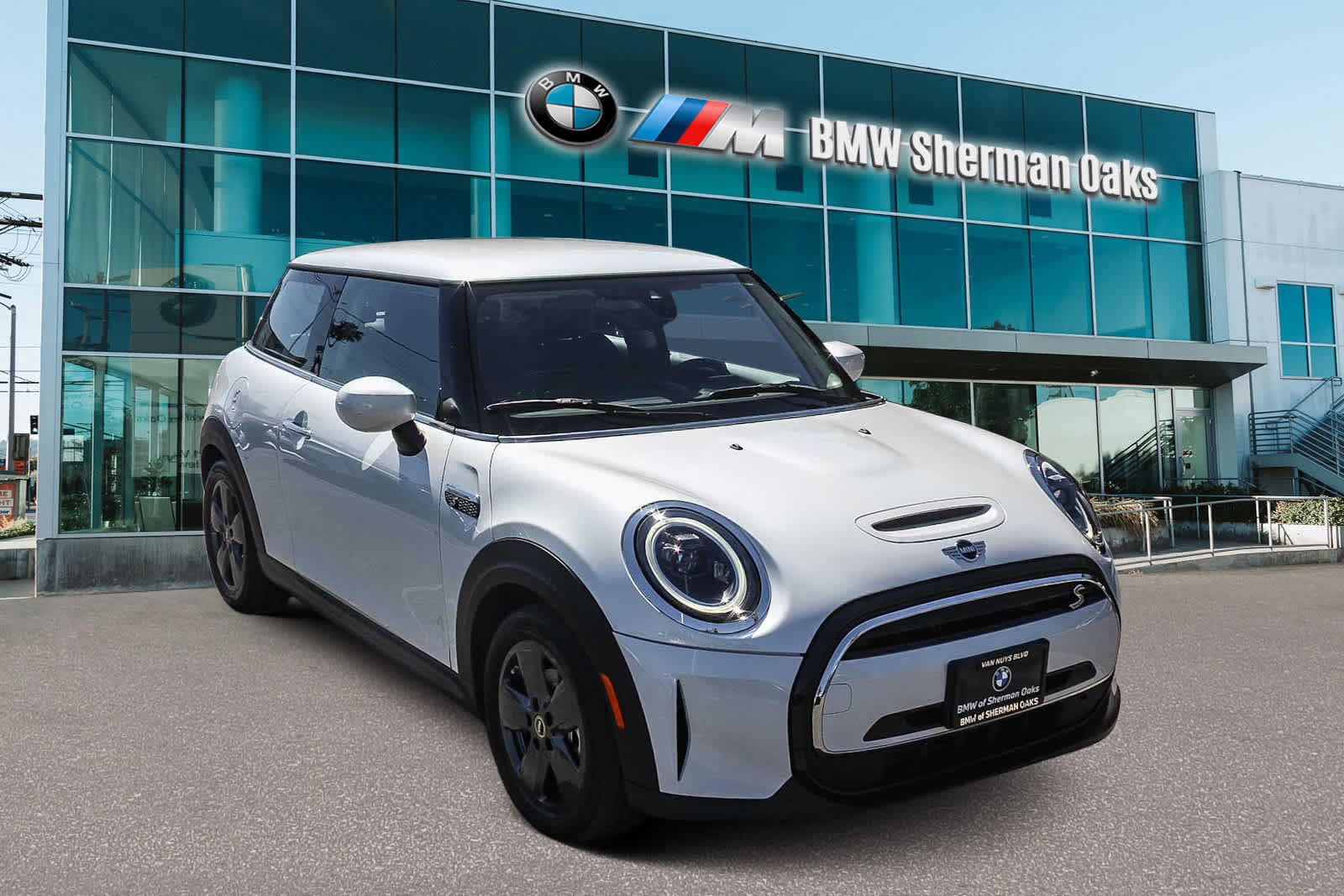 Used 2024 MINI Cooper SE image 3