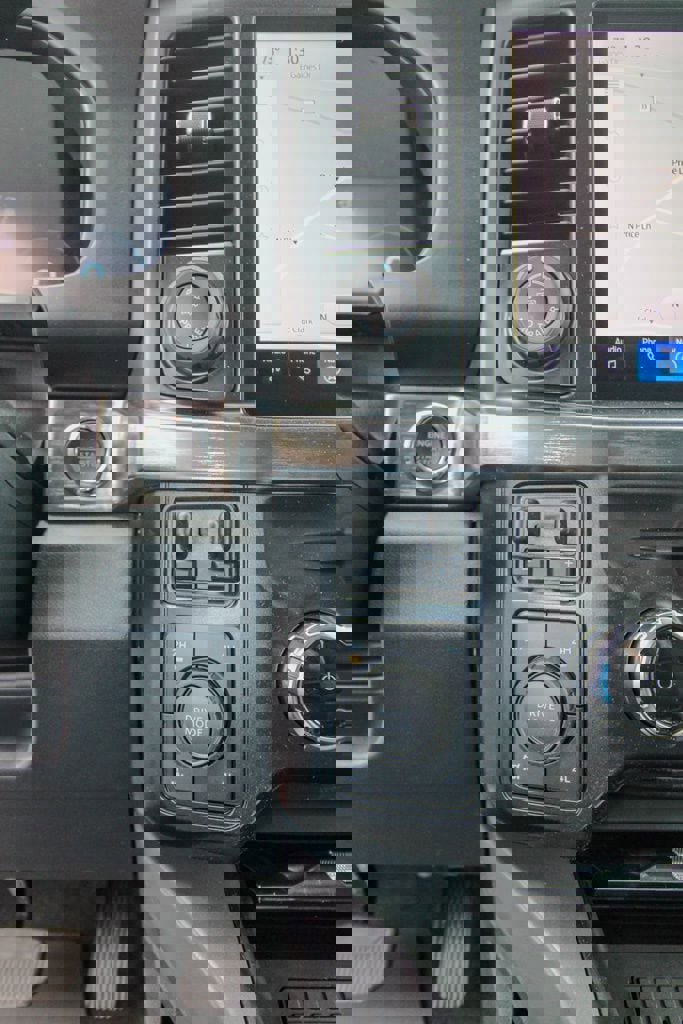 New 2025 Ford F250 Lariat w/ Lariat Ultimate Package image 36