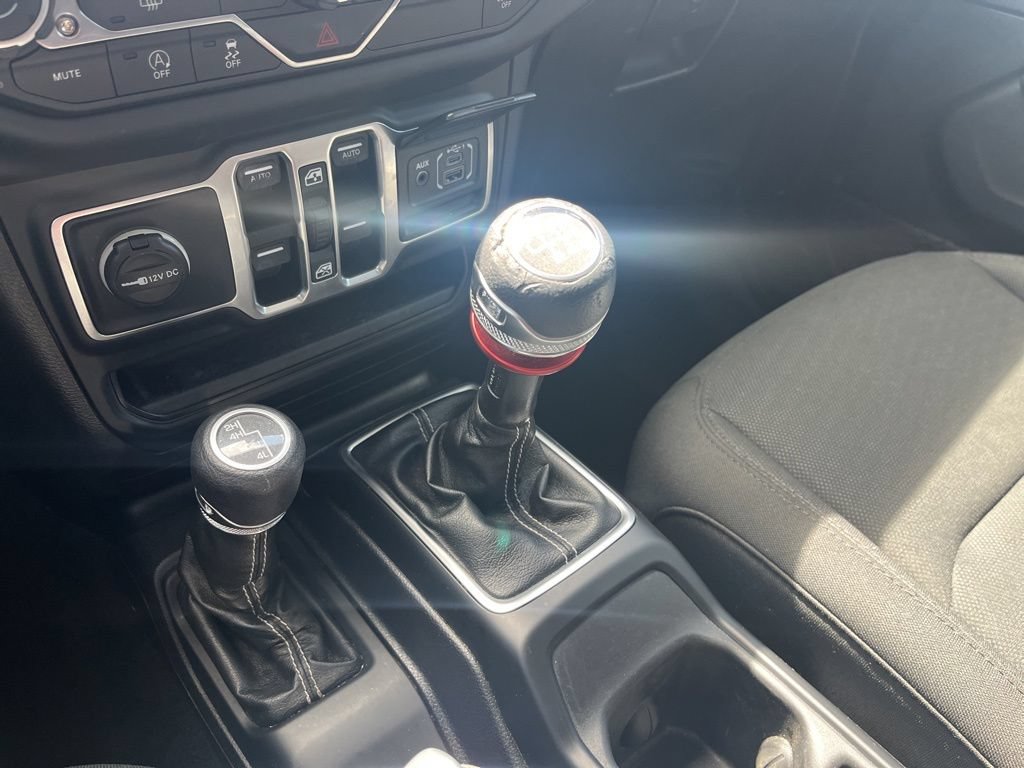 Used 2018 Jeep Wrangler Unlimited Sahara AWD/4WD image 11