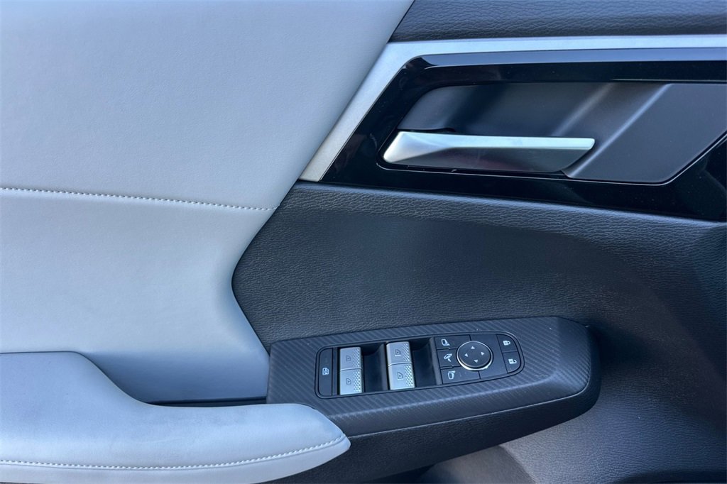 New 2025 Mitsubishi Outlander SE image 12