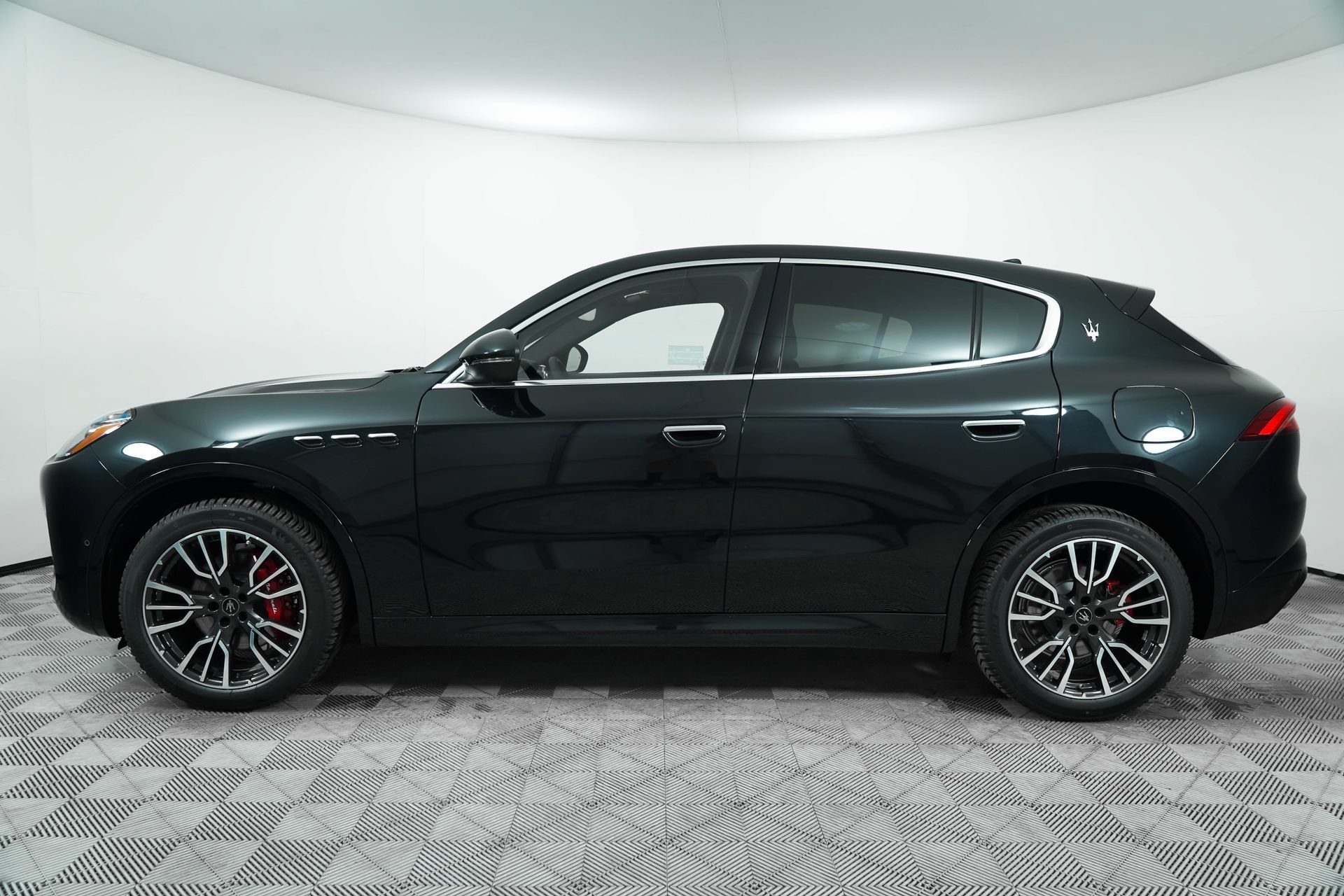 Used 2025 Maserati Grecale GT AWD/4WD image 4