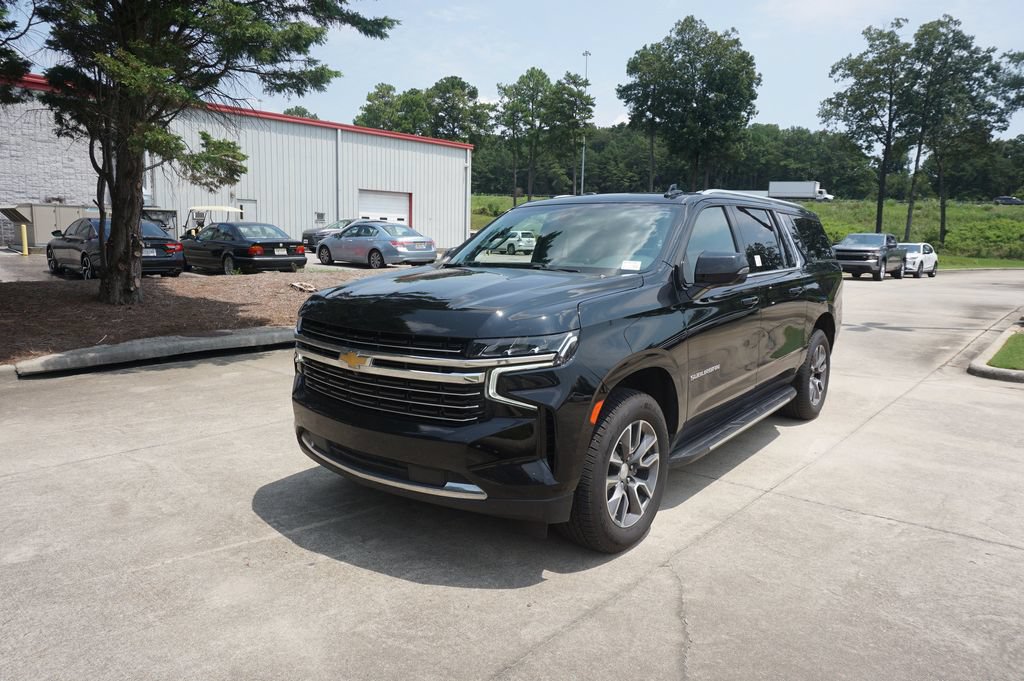 Used 2022 Chevrolet Suburban LT w/ Luxury Package RWD image 24