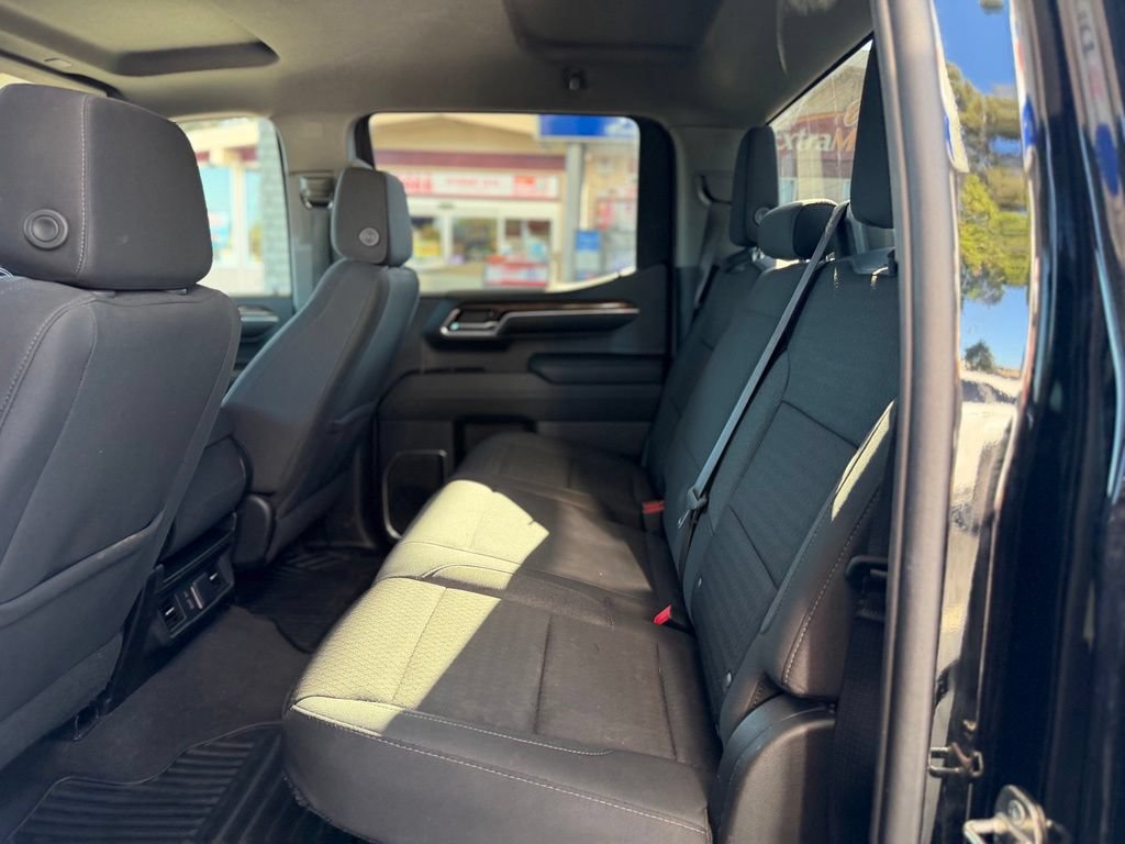 Used 2023 Chevrolet Silverado 1500 LT AWD/4WD image 4