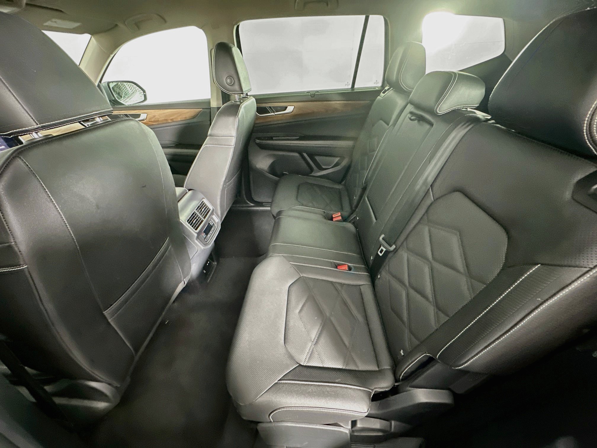 Used 2025 Volkswagen Atlas SE AWD/4WD image 28