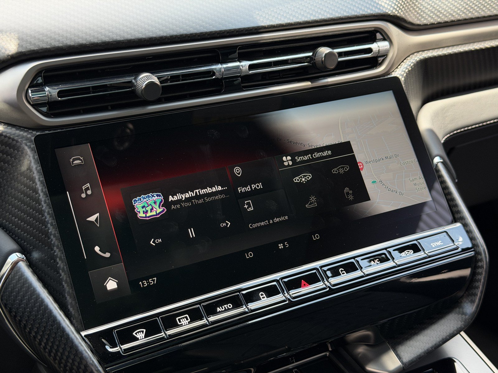 Used 2025 Aston Martin Vanquish RWD image 21