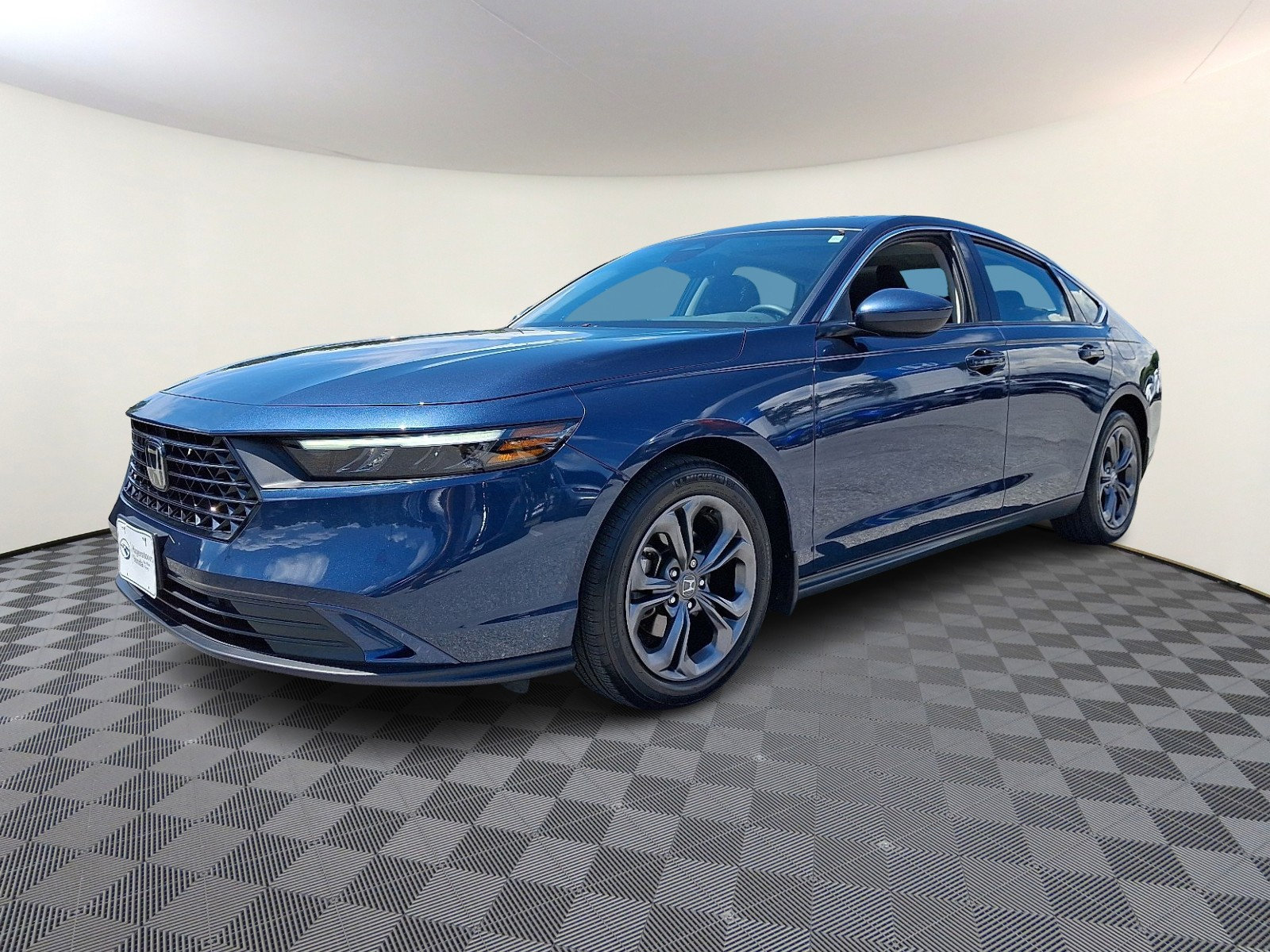 Used 2023 Honda Accord EX image 3