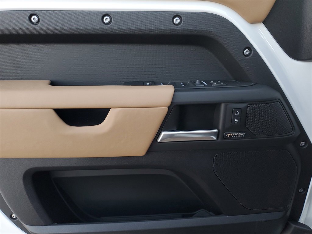 New 2026 Land Rover Defender 130 X-Dynamic SE image 11