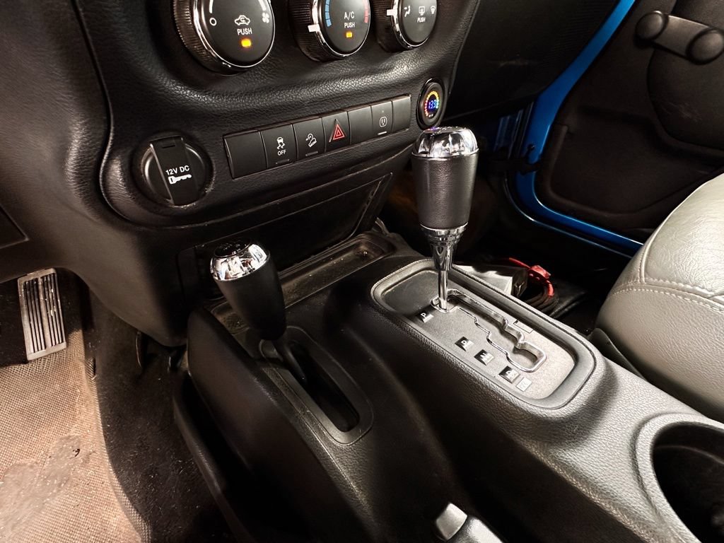 Used 2015 Jeep Wrangler Rubicon w/ Trailer Tow Group AWD/4WD image 14