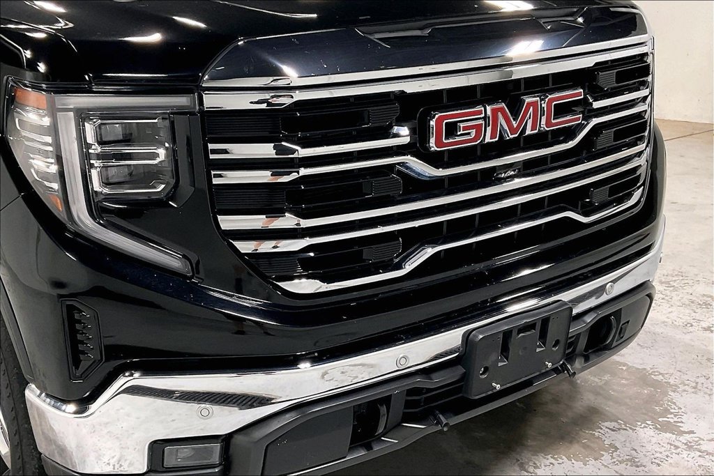 Used 2023 GMC Sierra 1500 SLT w/ SLT Premium Plus Package AWD/4WD image 34
