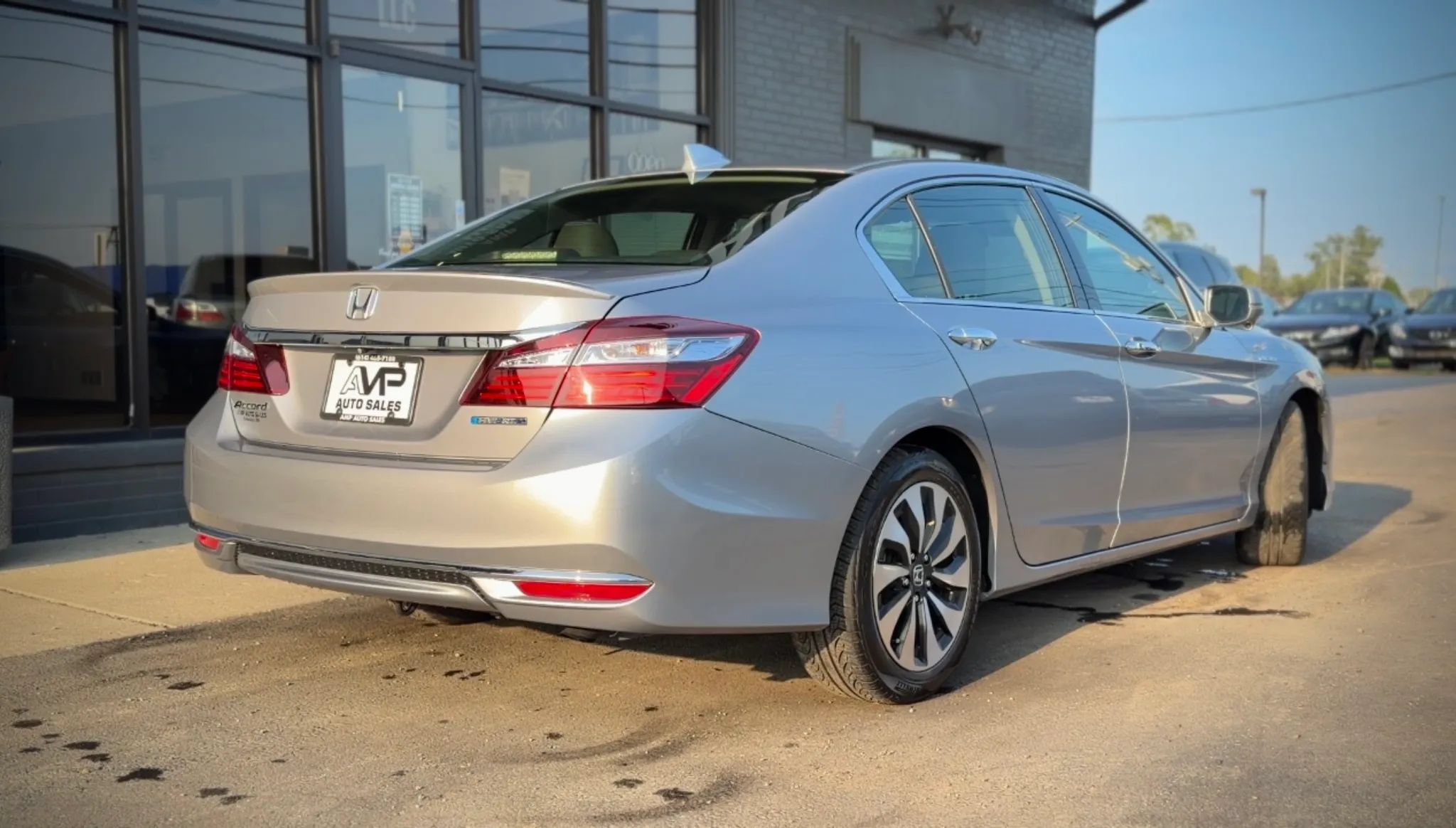 Used 2017 Honda Accord EX-L image 2