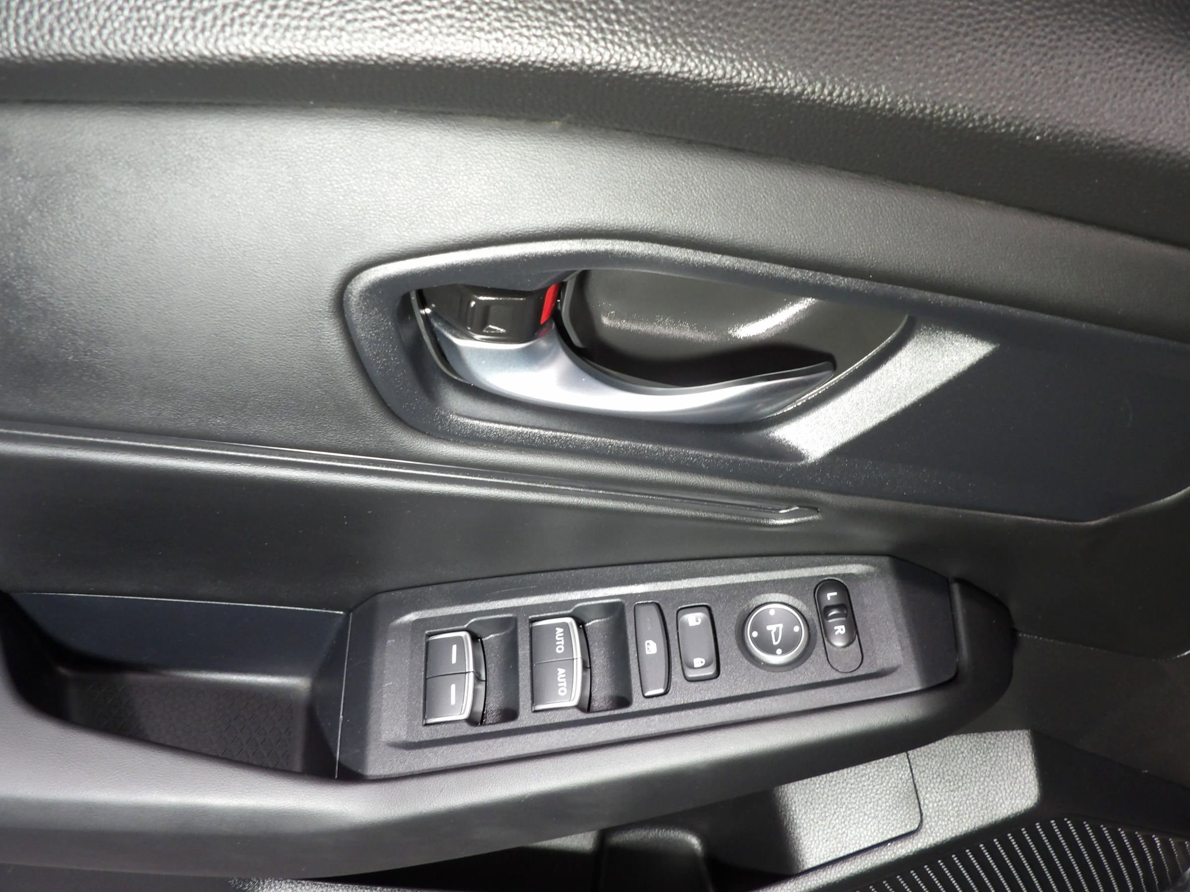 Used 2025 Honda Accord SE image 9