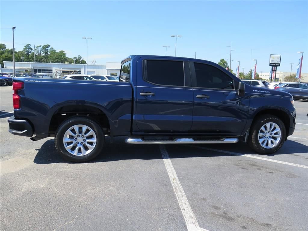 Used 2022 Chevrolet Silverado 1500 Custom image 2