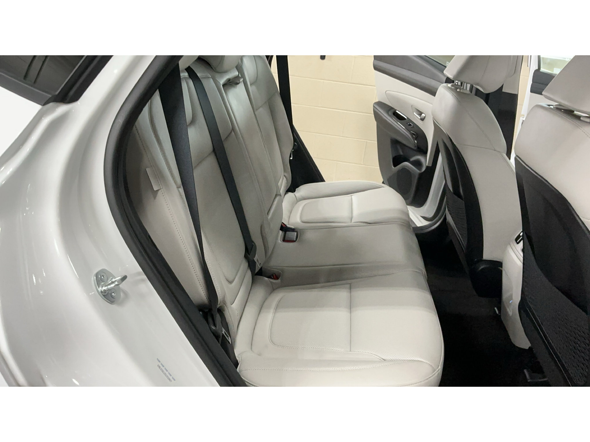 Certified 2025 Hyundai Tucson Limited AWD/4WD image 12