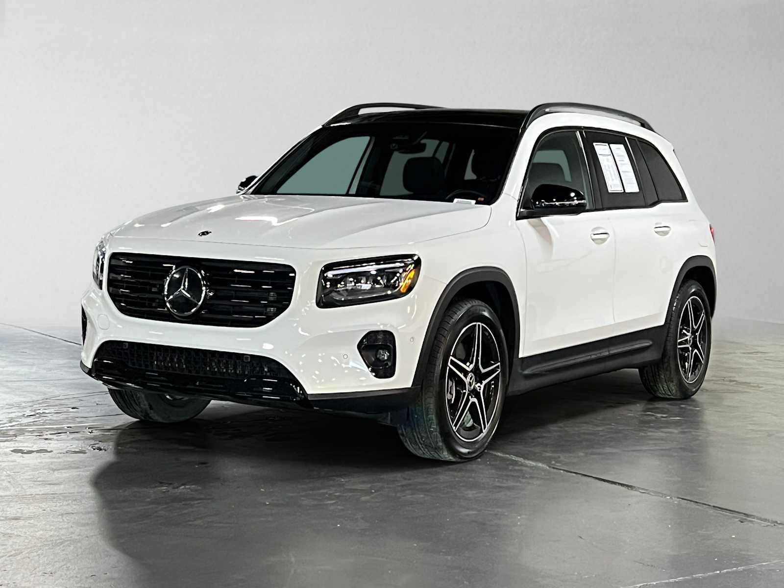 Used 2026 Mercedes-Benz GLB 250 4MATIC image 7