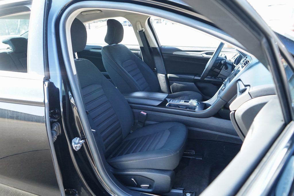 Used 2018 Ford Fusion SE w/ Fusion SE Technology Package image 11